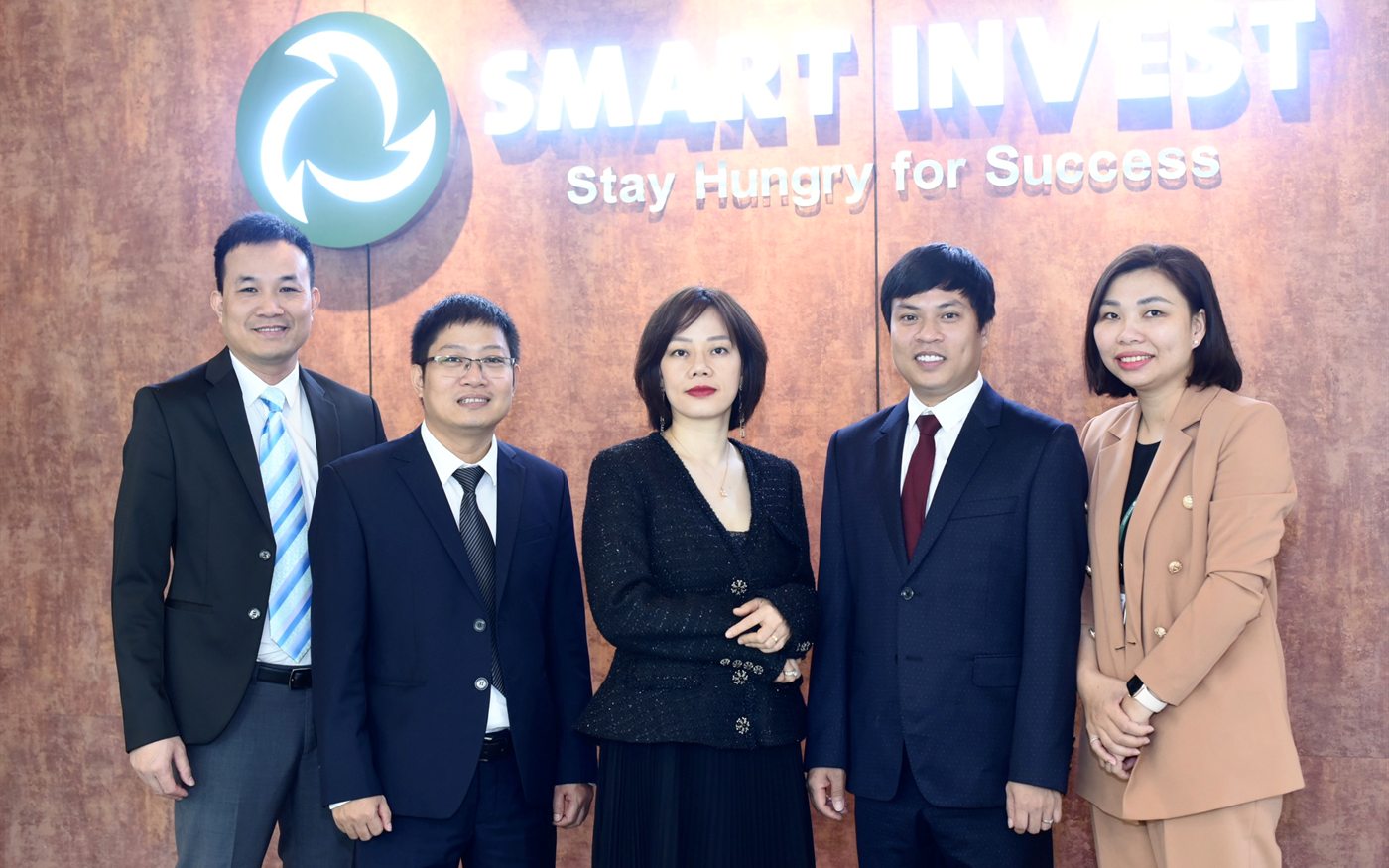 Smart Invest (AAS) leadership in front of the company logo