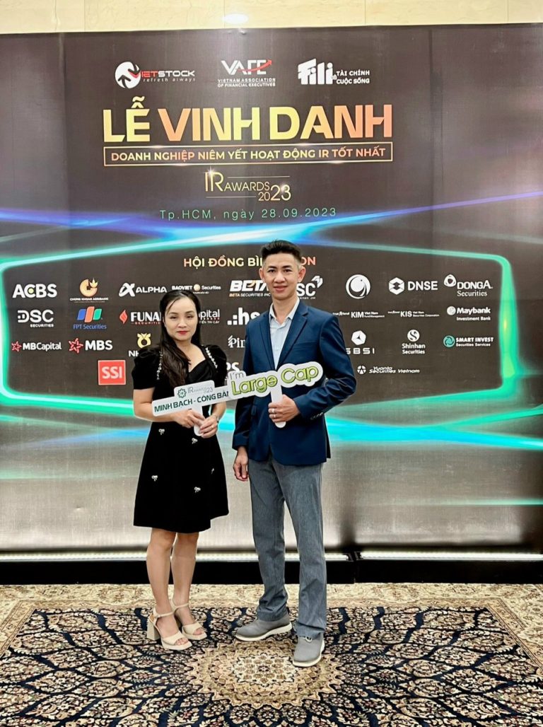 🏅SMART INVEST NHẬN KỈ NIỆM CHƯƠNG ĐỒNG HÀNH CÙNG IR AWARD 2023