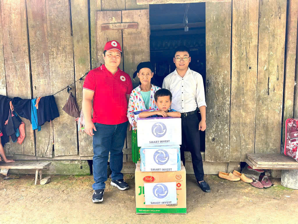 AAS CHUNG TAY HỖ TRỢ ĐỒNG BÀO THIỆT HẠI DO BÃO YAGI