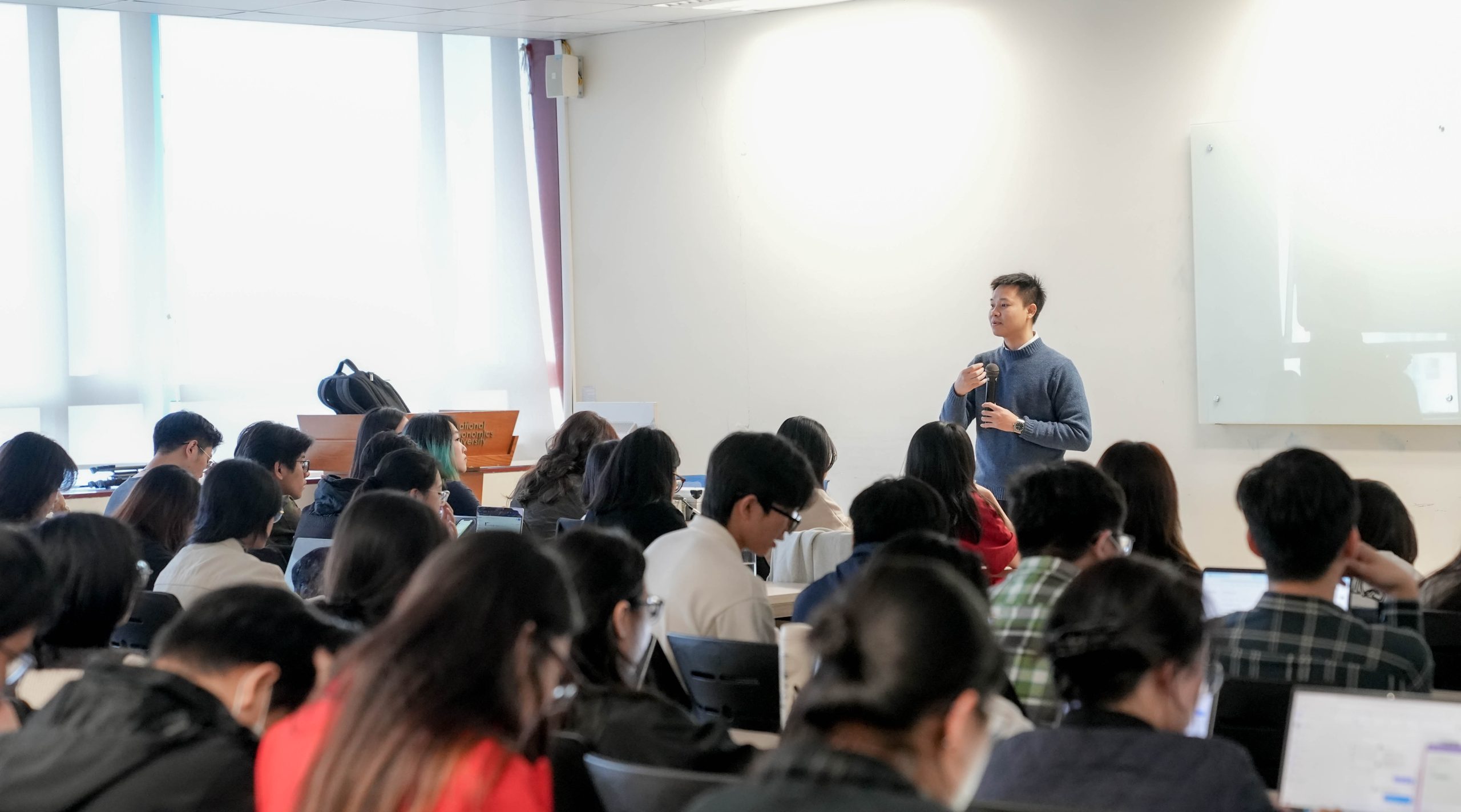 toa-dam-cung-chuyen-gia-aas