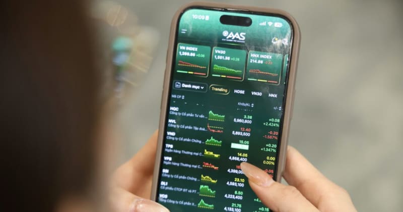 Cách xem giá cổ phiếu trên ứng dụng công ty chứng khoán