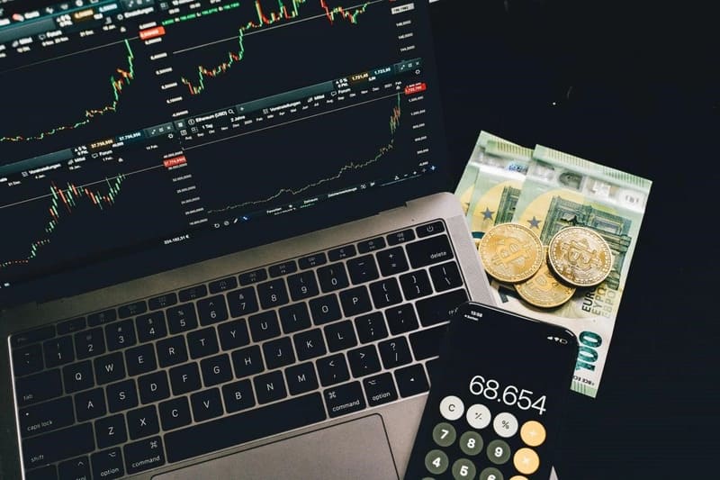 Có nên đầu tư chứng khoán và cần bao nhiêu tiền để bắt đầu?
