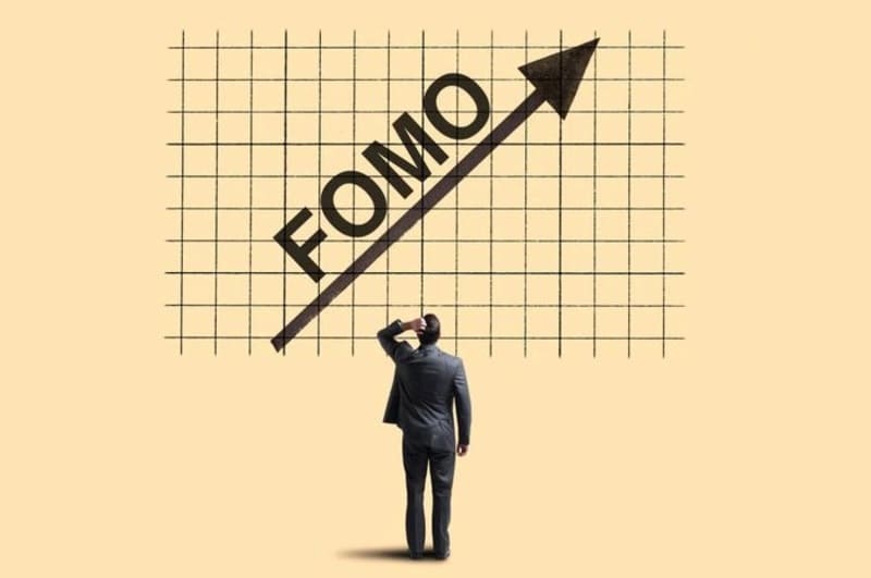 Tại sao FOMO đặc biệt nguy hiểm trong chứng khoán?